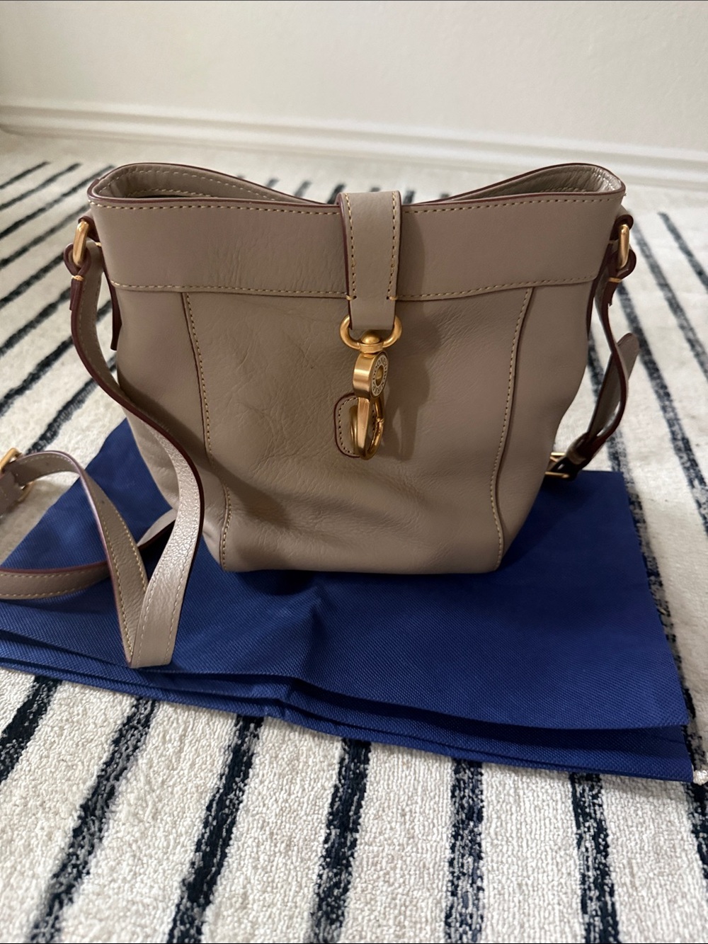 Dooney & Bourke Leather Crossbody Shoulder Bag